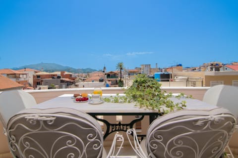 Balcony/Terrace, City view