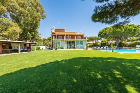 Property building, Garden, Swimming pool