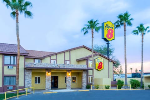 Super 8 by Wyndham Goodyear/Phoenix Area Hotel in Avondale