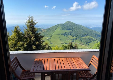 Balcony/Terrace, Mountain view