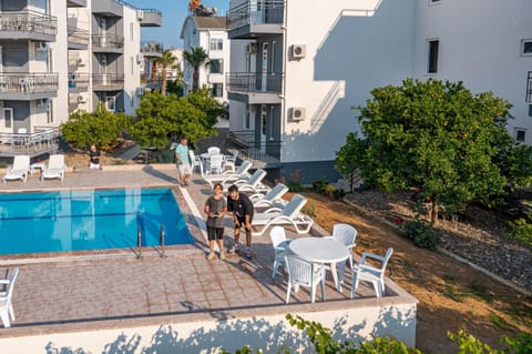 Assos Apart: Havuzlu sitede tamamı sizin 2 oda 1 salon daire Condo in Belek