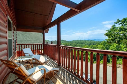 Bandit Lodge BRAND NEW CABIN w Pool House in Sevierville