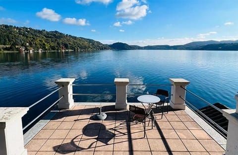 Day, Natural landscape, View (from property/room), Balcony/Terrace, Lake view, Mountain view