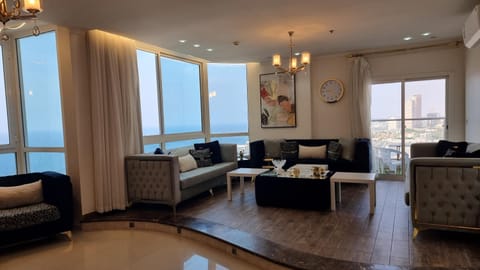 شقة مطلة على البحر والفورمولا ببرج المسارات Apartment in Jeddah