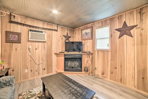 Charming New Concord Cabin on 50-Acre Farm! House in Lake Barkley