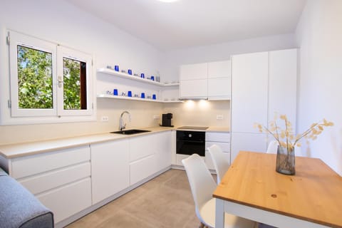 Kitchen or kitchenette, kitchen