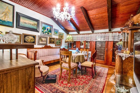 Living room, Decorative detail
