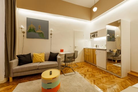 Kitchen or kitchenette, Photo of the whole room, Decorative detail, Dining area