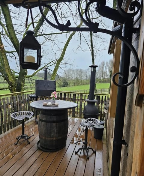 Hide Away Tree House with Secluded Hot tub Nature lodge in Borough of Harrogate