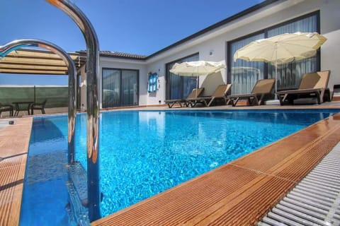 Patio, Day, Pool view, Swimming pool, sunbed