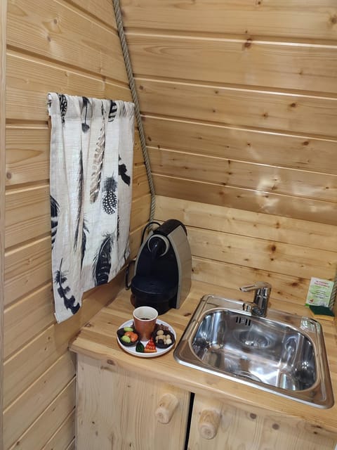 Cabane Insolite Magique & Spa Privatif Camping Canal de Nantes à Brest Campground/
RV Resort in Brittany