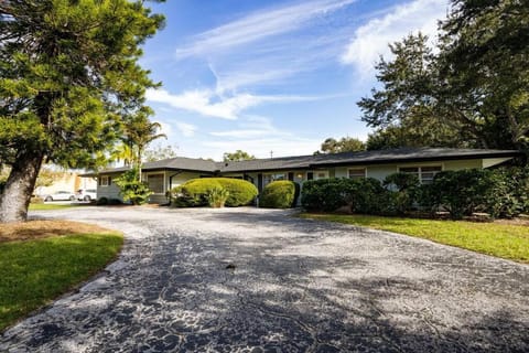 Cosmopolitan Suite, Centrally located to Downtown and the beach. Apartment in Sarasota