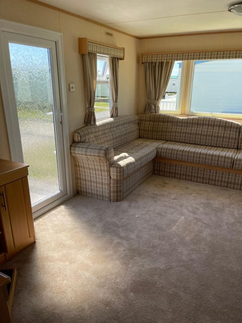 Yellow 3 Caravan Ingoldmells 6 berth 3 bedrooms House in Ingoldmells