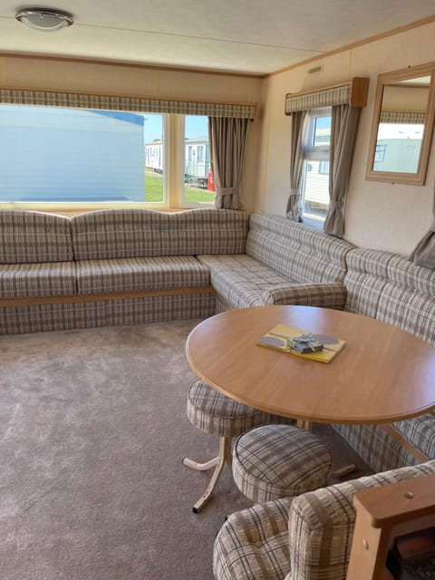 Yellow 3 Caravan Ingoldmells 6 berth 3 bedrooms House in Ingoldmells