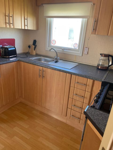 Yellow 3 Caravan Ingoldmells 6 berth 3 bedrooms House in Ingoldmells