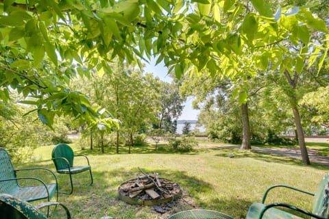 Lake Pepin Getaway with Pond, Walk to Restaurants! Apartment in Lake Pepin