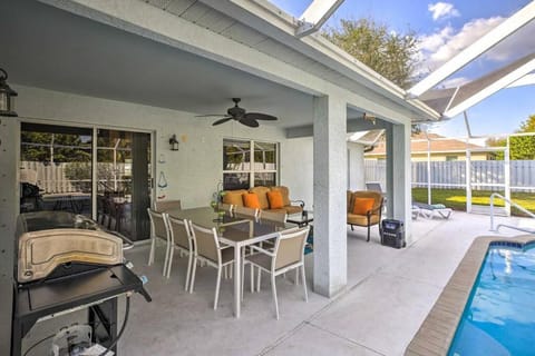 Sun-Dappled Cape Coral Oasis, 5 Mi to Beach! Villa in Cape Coral