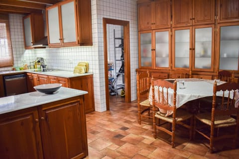 Kitchen or kitchenette, Communal kitchen