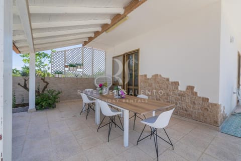 Patio, Dining area