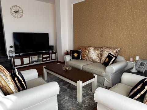 Communal lounge/ TV room, TV and multimedia, Living room, Seating area