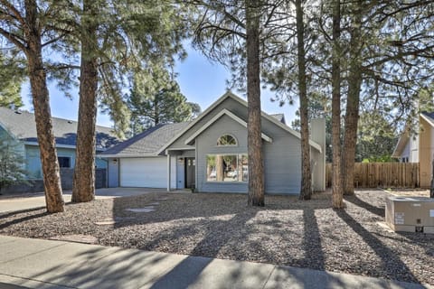 Modern Flagstaff Retreat about 4 Mi to Downtown! House in Flagstaff