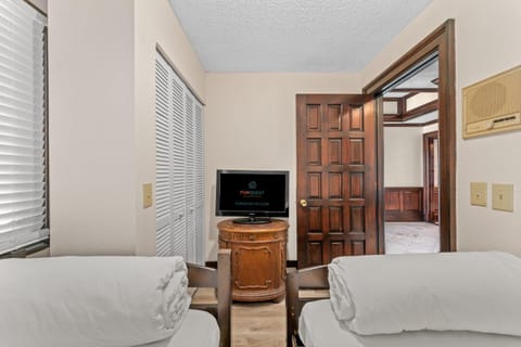 The Summit 1501 Apartment in Upper Grand Lagoon