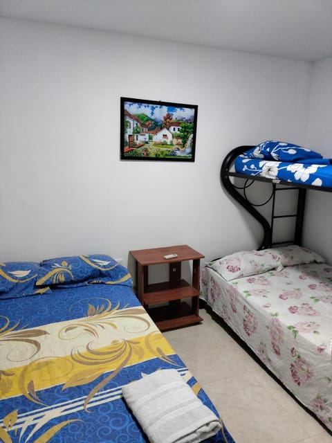 Habitaciones y apartamento fania Bed and Breakfast in Gaira