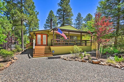 Dog-Friendly Munds Park Cabin with Deck! Casa in Munds Park