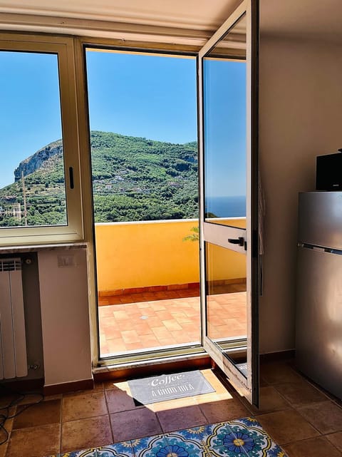 View (from property/room), Balcony/Terrace, Mountain view