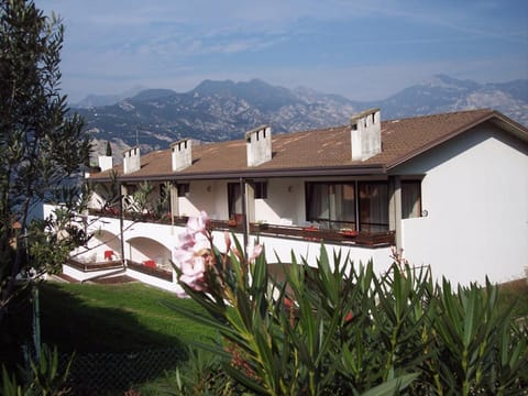 Facade/entrance, View (from property/room)