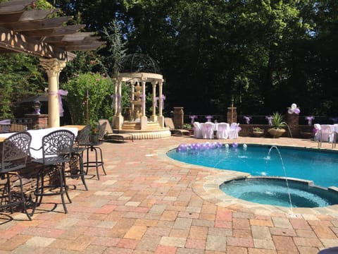 Annapolis Area Private, 3 Bedroom Pool, Jacuzzi & Sauna & Casino-Like Game Room House in Riva