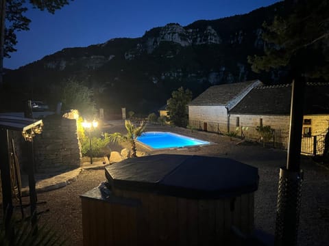 Night, Natural landscape, Hot Tub, Mountain view, Swimming pool