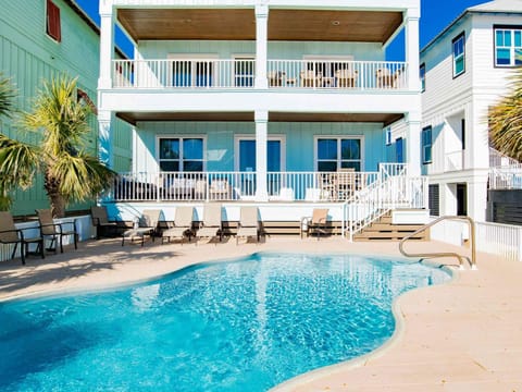 Swimming pool