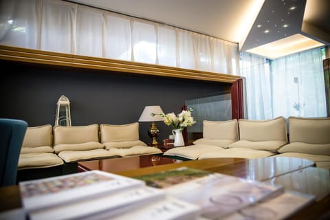 Communal lounge/ TV room, Lobby or reception