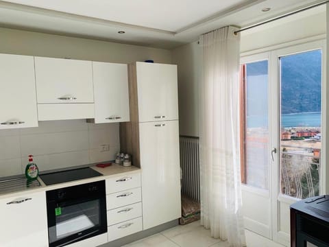 Natural landscape, Kitchen or kitchenette, Mountain view, oven, pet friendly, stove