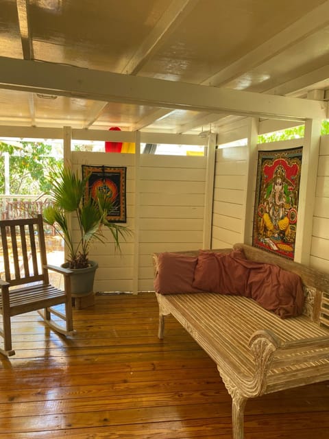 Akunamatata Guest House Cul de Sac Bed and Breakfast in Saint Martin