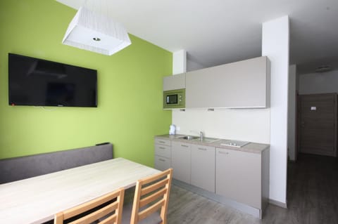 TV and multimedia, Kitchen or kitchenette, dishwasher