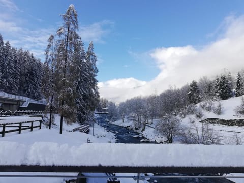 Nearby landmark, Day, Neighbourhood, Natural landscape, Winter, On site