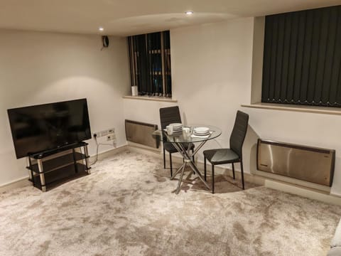 Lovely 1 bedroom apartment with free parking & gym Apartment in Huddersfield