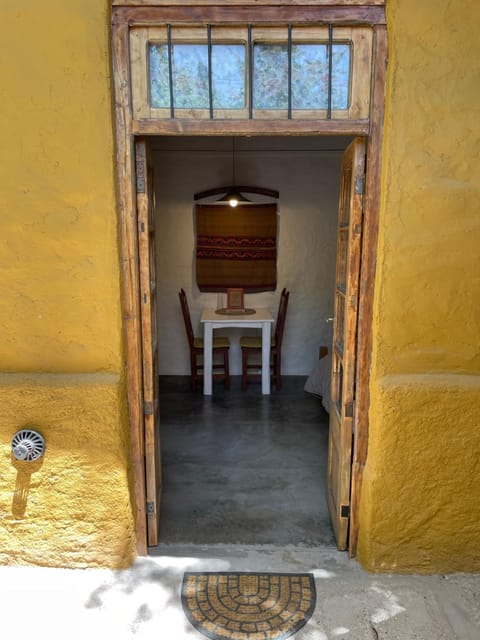 ocre y madera Apartment in Luján de Cuyo