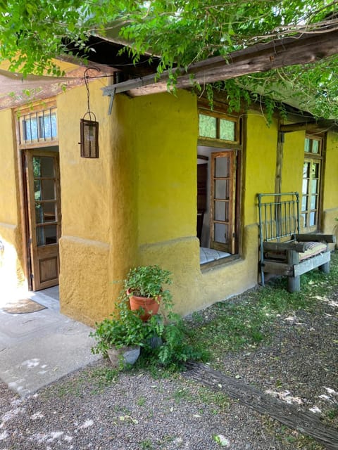 ocre y madera Apartment in Luján de Cuyo