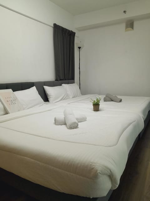 Duplex Seaview Comfort Stay in City By IZ Condominio in George Town