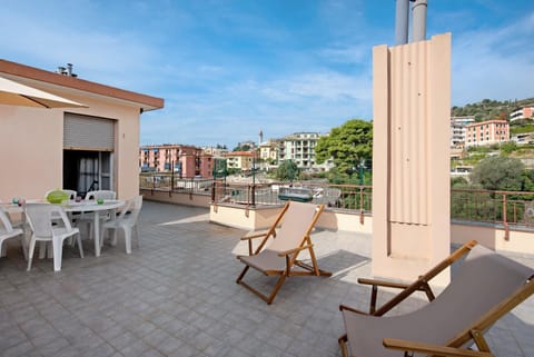 Property building, Balcony/Terrace, Living room