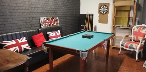 Billiard, Game Room