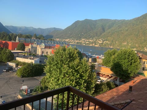 Balcony/Terrace, Mountain view, River view