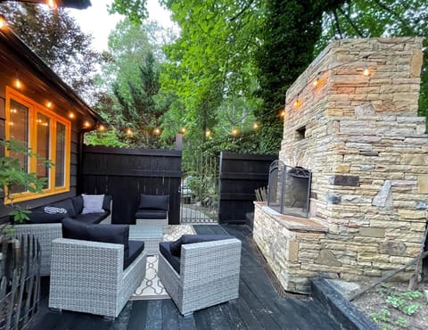 Patio, Seating area, flat iron