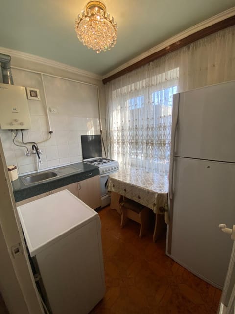 Kitchen or kitchenette, Dining area, Communal kitchen