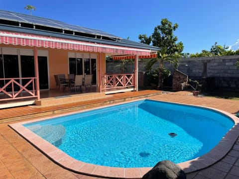 TAHITI - Fare Vairai Pool House in Fa'a'ā