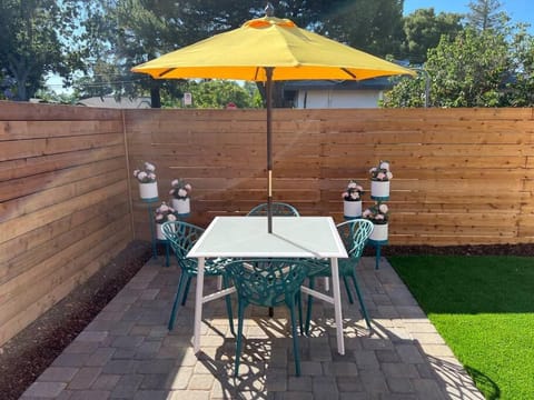 Sunny Guesthouse near Stanford w/Private Patio Haus in Atherton