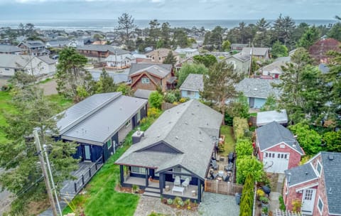 Sprig Dwelling (MCA 1482) House in Manzanita